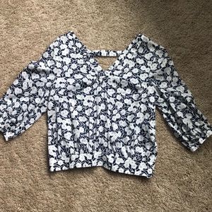 Postmark blouse with cute button details